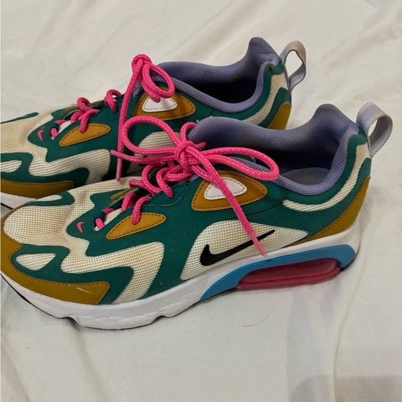 Nike AirMax 200 Mystic Green - Picture 3 of 5